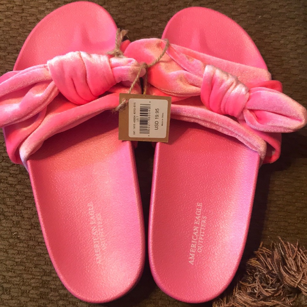 American Eagle slip-ons